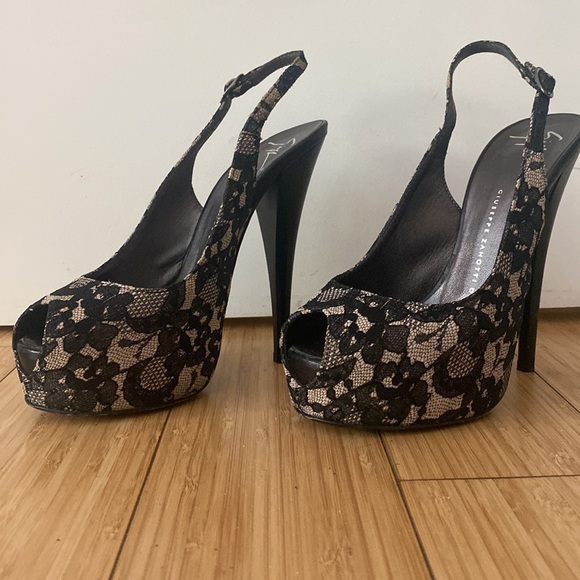 Giuseppe Zanotti Leather Lace Pattern Slingback Pumps
Size: 36 | 6 - Picture 2 of 6